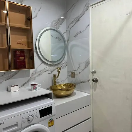 高端观景公寓：室内如画，乳胶床枕，双条车直达各景点，机场巴士站一墙之隔 Apartment