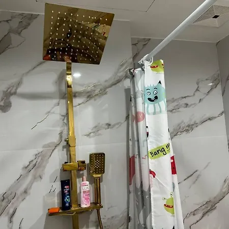 Apartment 高端观景公寓：室内如画，乳胶床枕，双条车直达各景点，机场巴士站一墙之隔
