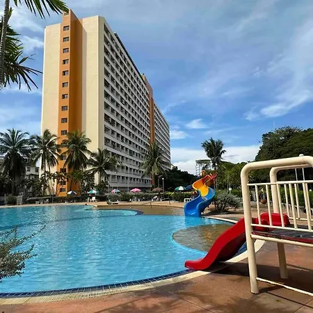 Apartment 高端观景公寓：室内如画，乳胶床枕，双条车直达各景点，机场巴士站一墙之隔 *