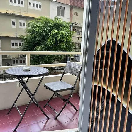Apartment 高端观景公寓：室内如画，乳胶床枕，双条车直达各景点，机场巴士站一墙之隔 *