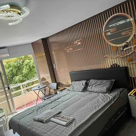 Apartment 高端观景公寓：室内如画，乳胶床枕，双条车直达各景点，机场巴士站一墙之隔 Pattaya