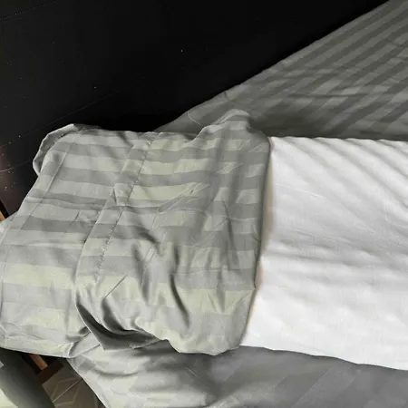 Apartment 高端观景公寓：室内如画，乳胶床枕，双条车直达各景点，机场巴士站一墙之隔 Pattaya