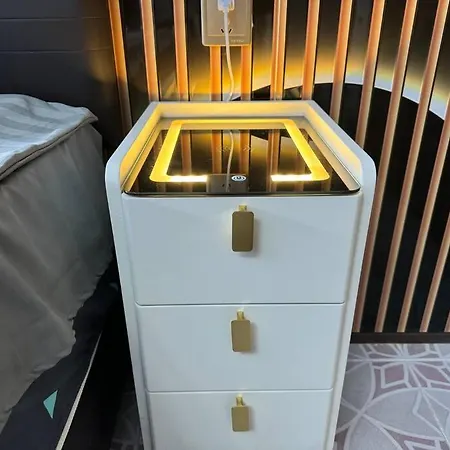 高端观景公寓：室内如画，乳胶床枕，双条车直达各景点，机场巴士站一墙之隔 Apartment Pattaya