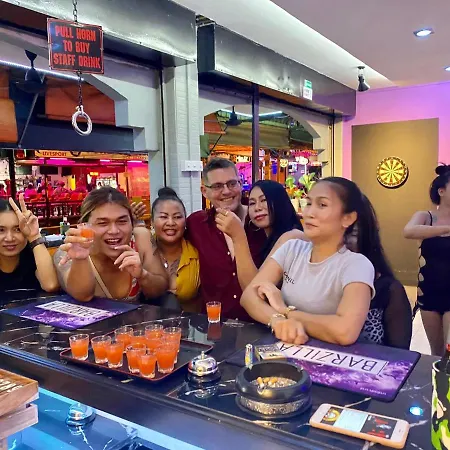 อพาร์ตโฮเทล Barzilla Bar And 3*