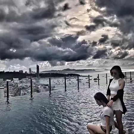 海景2居室芭堤雅市区the Base网红无边泳池紧邻中央商场 Pattaya