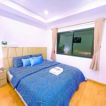 4 Bedroom 6 Bathroom In Downtown Villa *