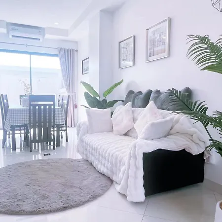 4 Bedroom 6 Bathroom In Downtown * Pattaya