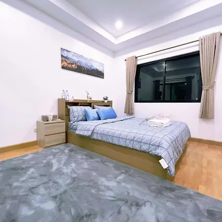 4 Bedroom 6 Bathroom In Downtown Villa *