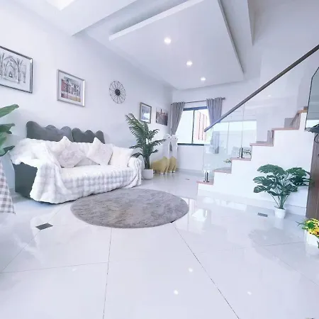4 Bedroom 6 Bathroom In Downtown *