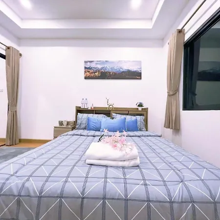 4 Bedroom 6 Bathroom In Downtown