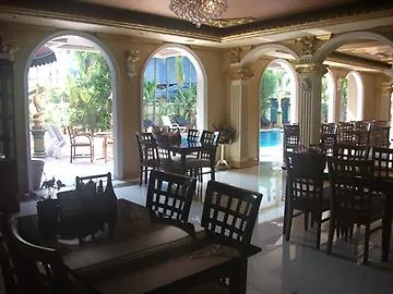 โรงแรม Rita & 3*