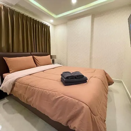 Large 2 Bedroom Condo, Grand Avenue, * Pattaya