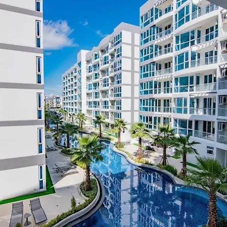 Large 2 Bedroom Condo, Grand Avenue, Apartment