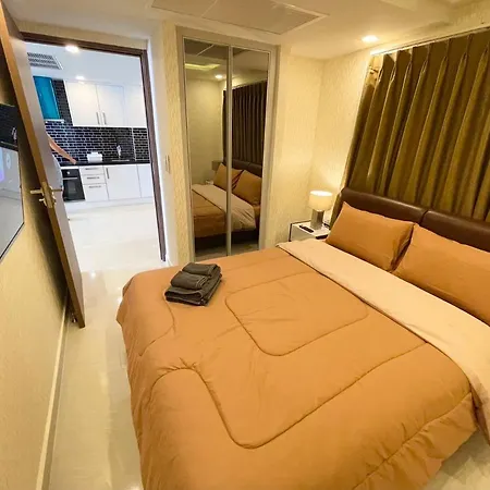 Large 2 Bedroom Condo, Grand Avenue, *