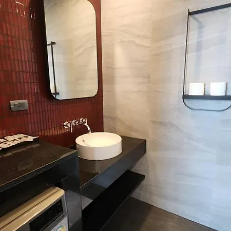 Edge Central 2 Bedroom Sea View *