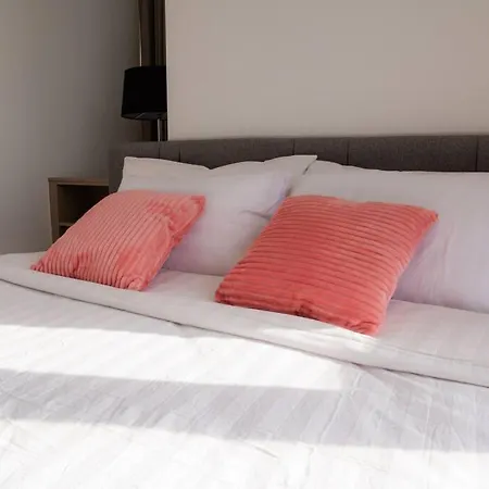 Edge Central 2 Bedroom Sea View *