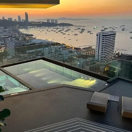 Edge Central 2 Bedroom Sea View * Pattaya