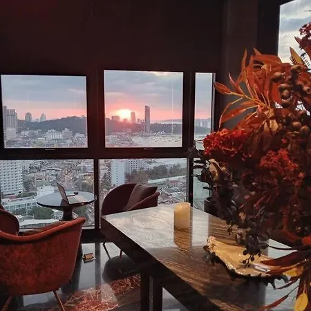 Edge Central 2 Bedroom Sea View *
