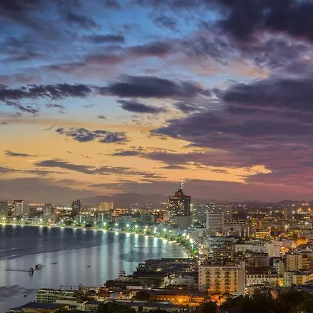 Art Under The Clouds 32nd Floor Sea View Superhost * Pattaya