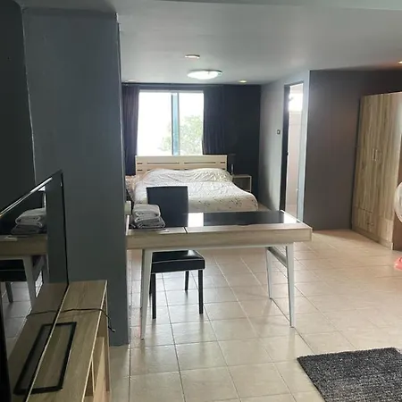 Happy Apple Guest house 3*