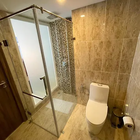 Large Deluxe 5 Grand Avenue Pattaya