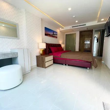 Large Deluxe 5 Grand Avenue อพาร์ทเม้น