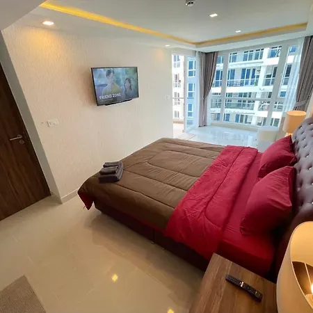 Large Deluxe 5 Grand Avenue * Pattaya