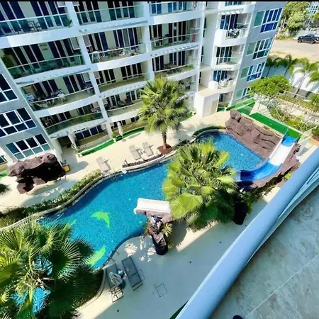 Large Deluxe 5 Grand Avenue *