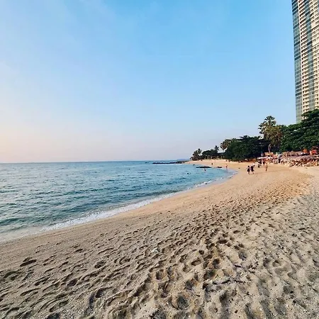 Oceanview Retreat Wongamat Tower Apartment *
