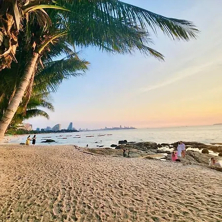 Oceanview Retreat Wongamat Tower Apartment Pattaya