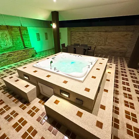 Private Pool & Jacuzzi Villa, Phratumnak, - 600m From The Beach, 711 Nearby
