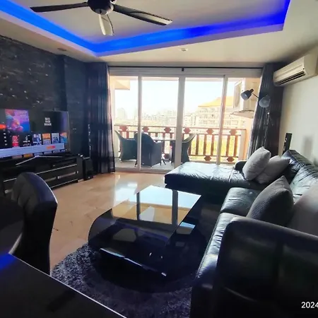 Royal Hill Luxurious Spacious 2 Bedrooms 2 Baths 100sqm Wi-fi Pattaya