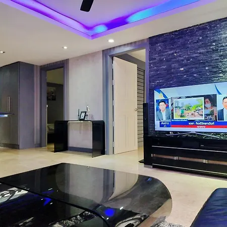 Royal Hill Luxurious Spacious 2 Bedrooms 2 Baths 100sqm Wi-fi Apartment Pattaya