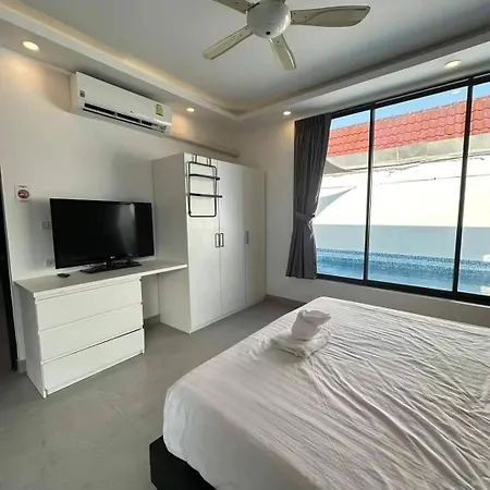 芭提雅市中心五卧室泳池别墅 Pattaya