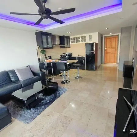 Royal Hill Luxurious Spacious 2 Bedrooms 2 Baths 100sqm Wi-fi Apartment Pattaya