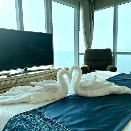 Apartment Oceanfront Luxury In With Private And Inifinity Pool - Not A 30 Day Minimum Pattaya