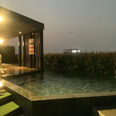 The Base 24 H Service Apartment Pattaya