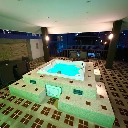 Villa Private Pool & Jacuzzi Villa, Phratumnak, - 600m From The Beach, 711 Nearby Pattaya
