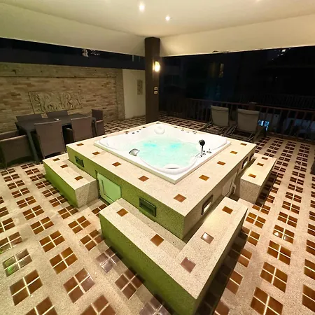 Private Pool & Jacuzzi Villa, Phratumnak, - 600m From The Beach, 711 Nearby *
