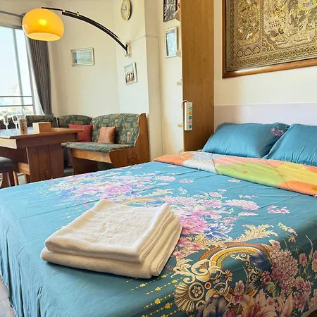 View Sea看海观景公寓 机场巴士站隔壁 出门双条车到芭提雅海滩、步行街和各㬌点 * Pattaya