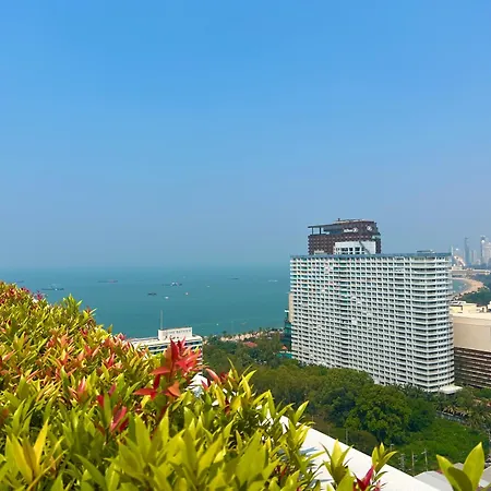 อพาร์ทเม้น Sea View @the Base Pattaya