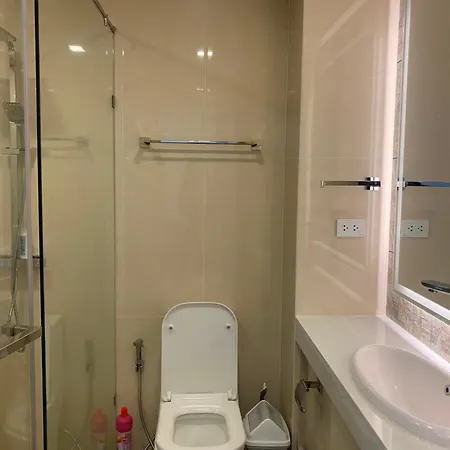 Olympus City Garden Apartment *