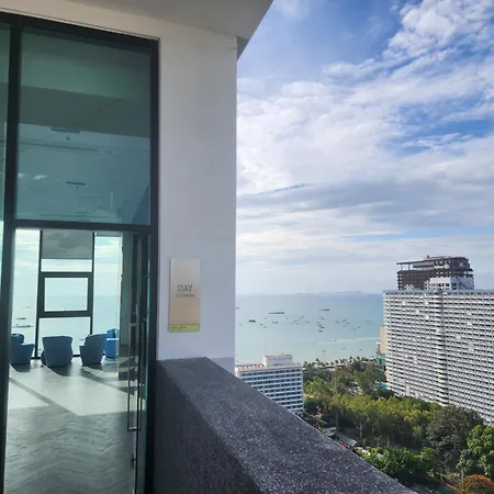 Apartment The Base Pattaya