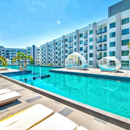 Arcadia Beach Pool View Apartment *