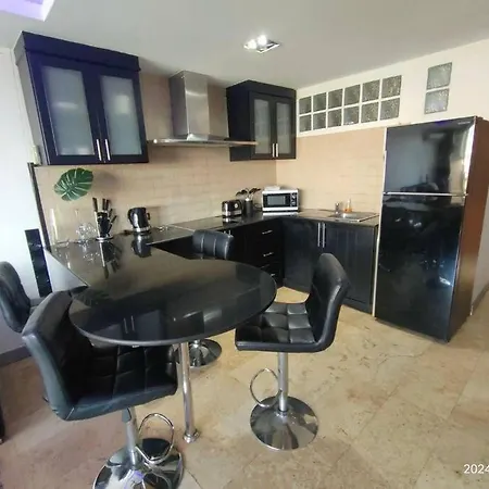 Royal Hill Luxurious Spacious 2 Bedrooms 2 Baths 100sqm Wi-fi Pattaya