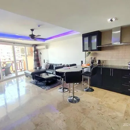 Royal Hill Luxurious Spacious 2 Bedrooms 2 Baths 100sqm Wi-fi Pattaya