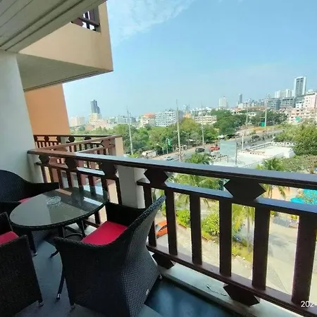 Royal Hill Luxurious Spacious 2 Bedrooms 2 Baths 100sqm Wi-fi Apartment Pattaya