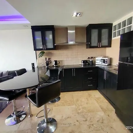Royal Hill Luxurious Spacious 2 Bedrooms 2 Baths 100sqm Wi-fi *