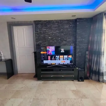 Royal Hill Luxurious Spacious 2 Bedrooms 2 Baths 100sqm Wi-fi Apartment Pattaya