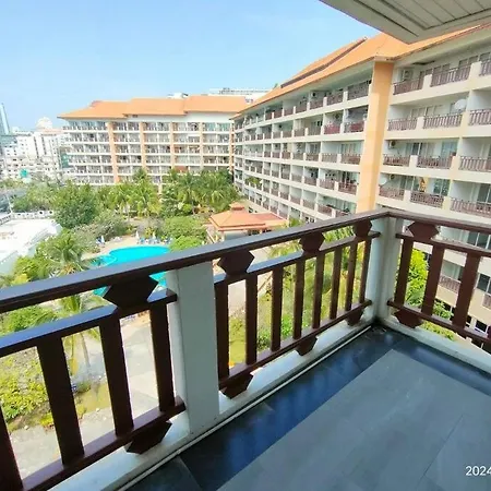 Royal Hill Luxurious Spacious 2 Bedrooms 2 Baths 100sqm Wi-fi Pattaya